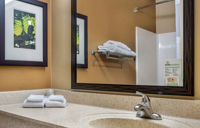 Building Photo - Furnished Studio-Cincinnati - Blue Ash - Reagan Highway