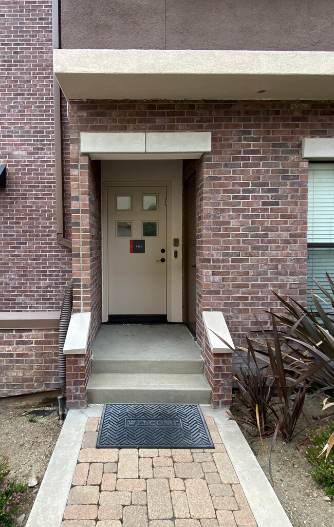 Building Photo - Coming SOON - Spacious 2bedroom