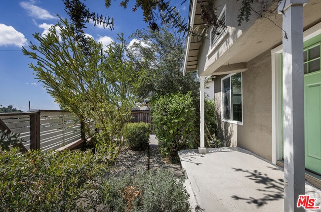 Building Photo - 1562 Attridge Ave