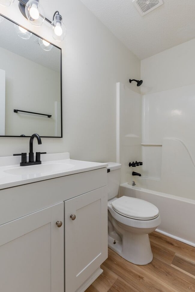 Building Photo - Beautifullly renovated home with easy access to I-26