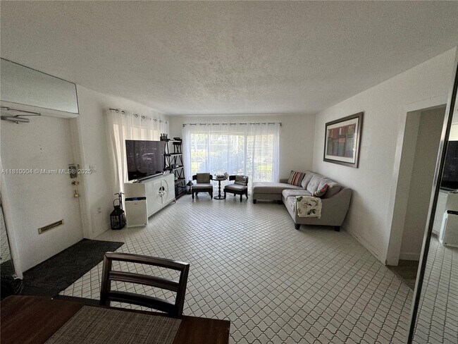 Building Photo - 286 Bal Bay Dr