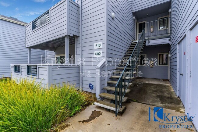 Building Photo - 1201 Glen Cove Pkwy