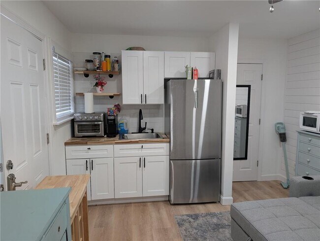 Building Photo - 53 Winnapaug Rd