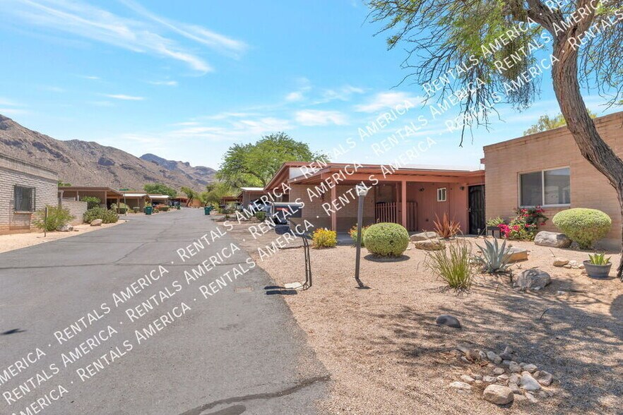 Building Photo - 88 E Cholla Shadows Dr