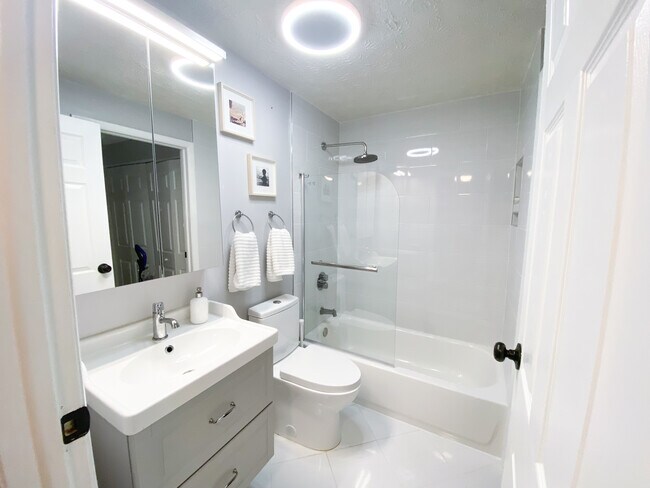 Building Photo - 13957 Palmer House Way