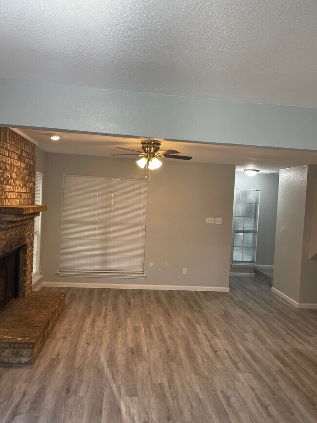 Building Photo - 2332 Sherry St