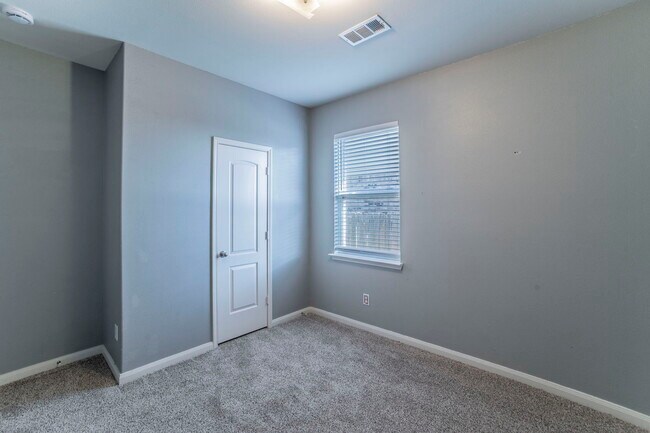 Building Photo - 6220 Obsidian Creek Dr