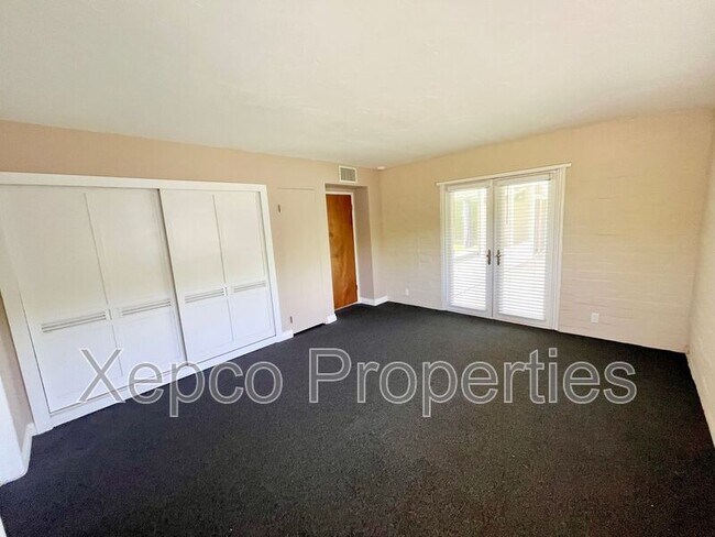 Building Photo - 1680 E Mesquite Ave