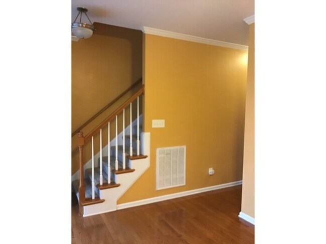 Building Photo - 6142 Tudor Pl