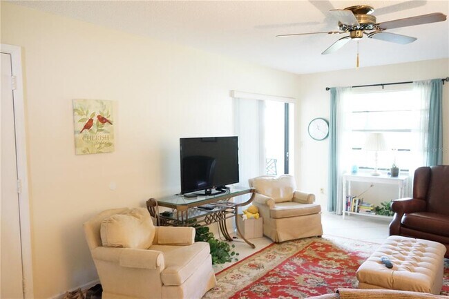 Building Photo - 2102 Hereford Dr