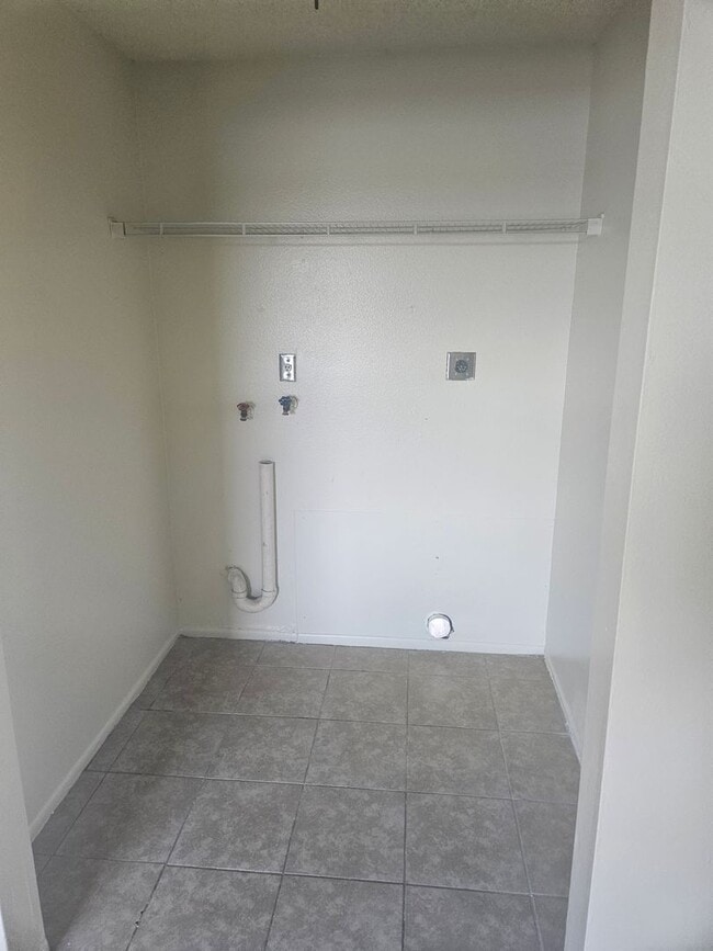 Building Photo - 3/2 DUPLEX