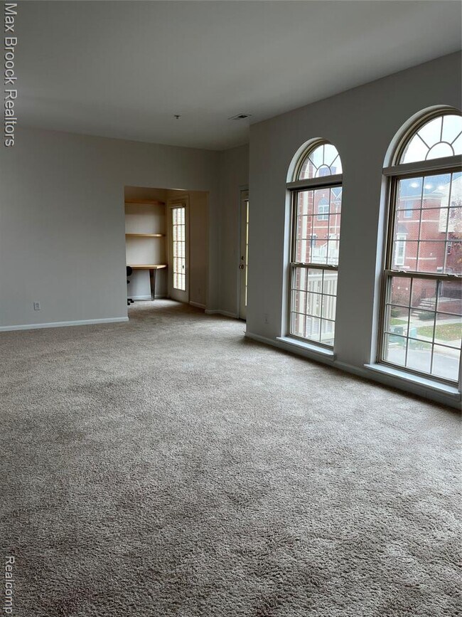 Building Photo - 3255 Camden Dr