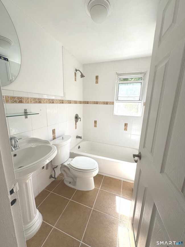 Building Photo - 110 Dirienzo Heights