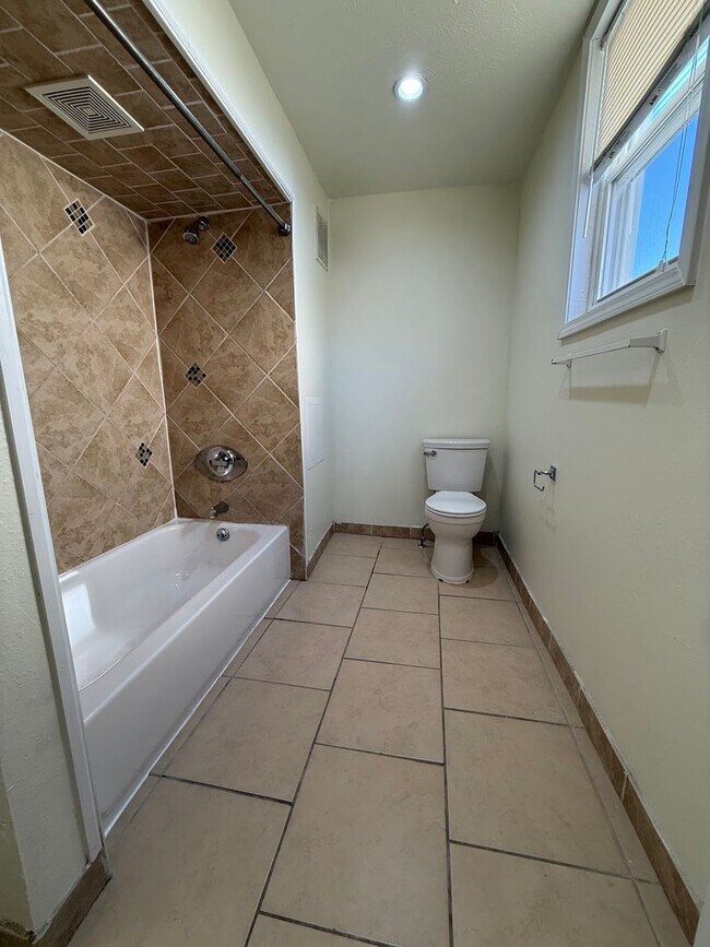 Building Photo - Updated 4BR / 2 Bath Home with off-street parking!