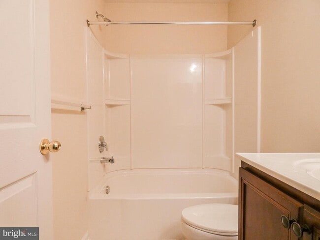 Building Photo - 2105 Lexington Mews