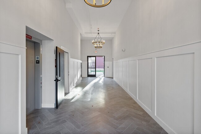 Building Photo - 186 Bedford St