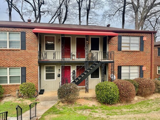 Building Photo - Best in Class at Berkeley Square!