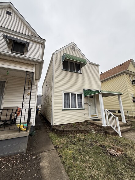 side - 1109 Garfield St