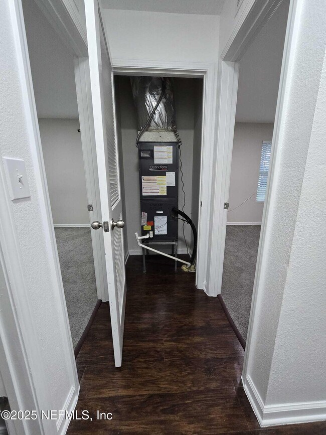 Building Photo - 9124 Adams Ave