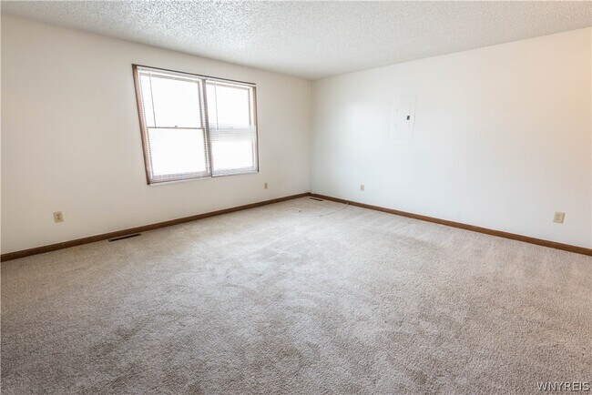 Building Photo - 325 Kaymar Dr