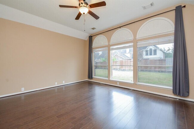 Building Photo - 1410 Hidden Terrace Dr