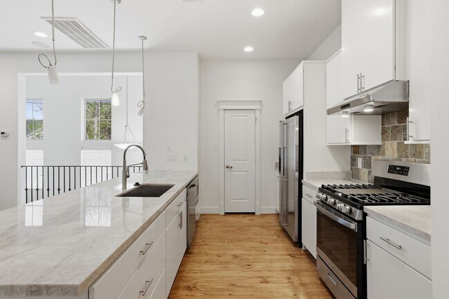 Building Photo - 2214 Radcliffe St