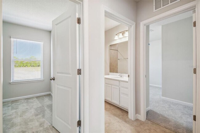 Building Photo - 11896 Thorncrest Dr