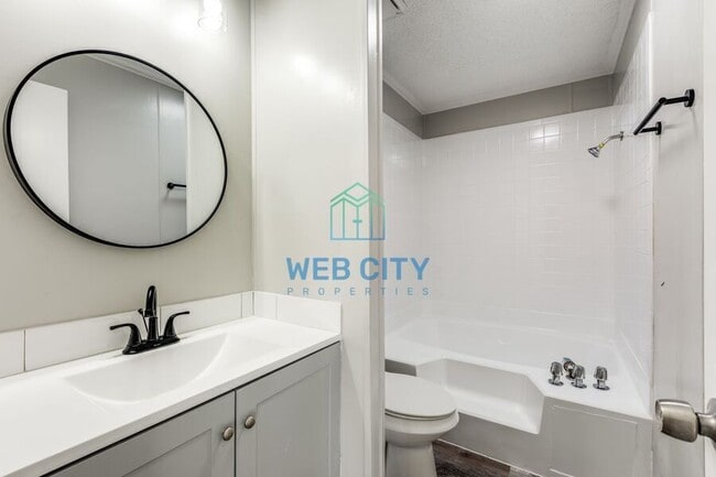 Building Photo - 232 Alexandria St