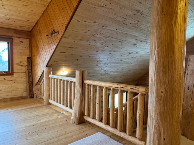 Building Photo - Enchanting Log Home for Lease