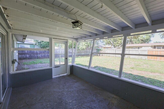 Building Photo - 1500 Laurel Cir