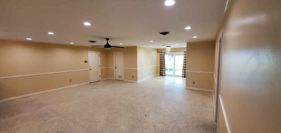 Building Photo - 4505 Laplace St