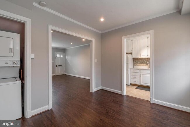 Building Photo - 1401 S Barton St