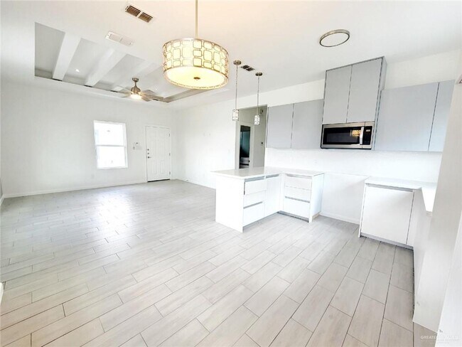 Building Photo - 2205 S Pamplona St