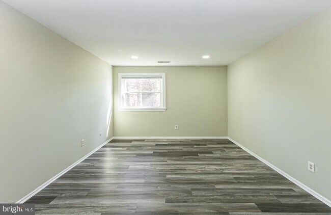 Building Photo - 9463 Ashton Rd