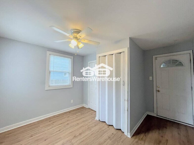 Building Photo - 1305 W 38th St