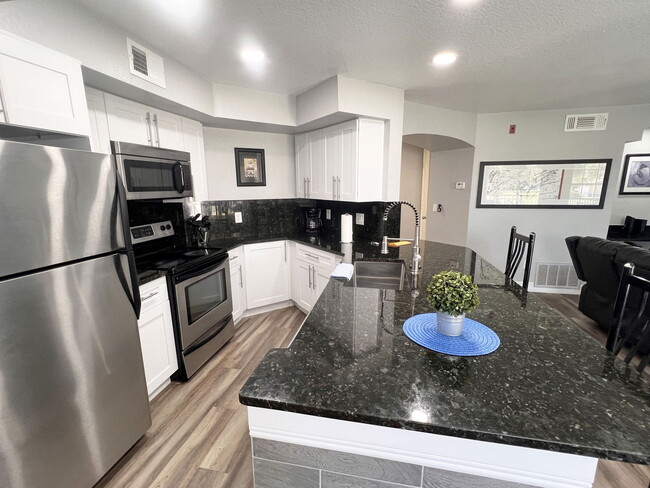 Building Photo - 7280 Westpointe Blvd