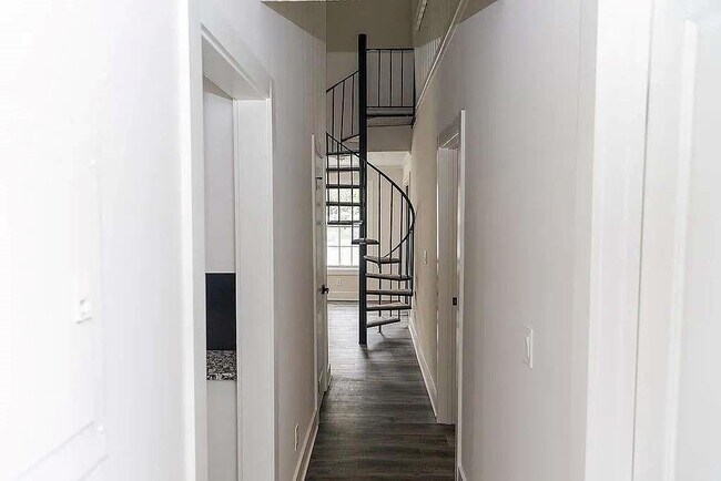 Building Photo - 410 Countryside Pl