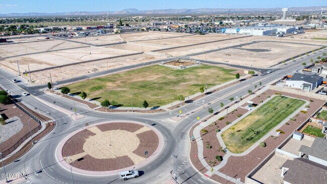 Building Photo - 13740 Villa Vista Ave