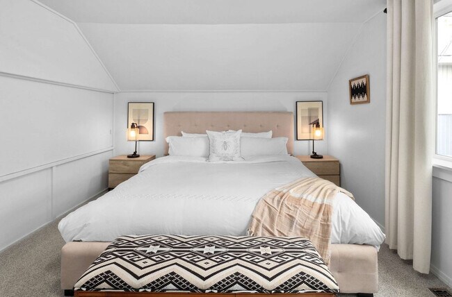 Building Photo - 120 4th Ave N