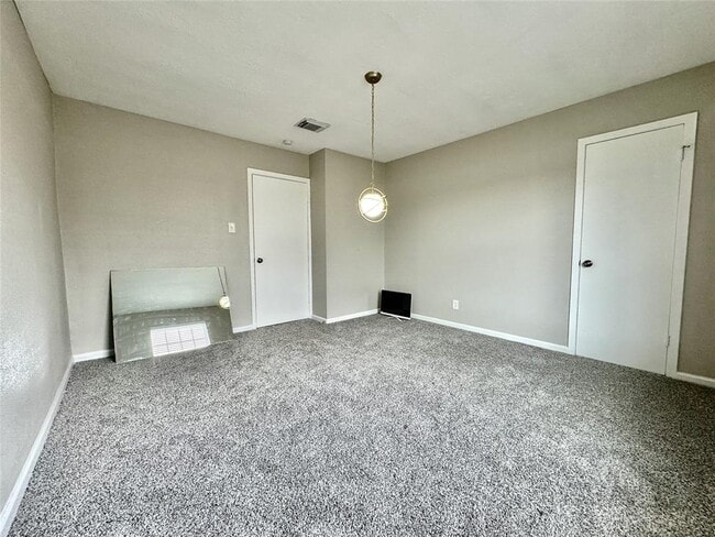 Building Photo - 11525 Beechnut St