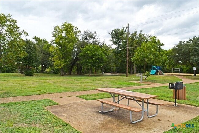 Building Photo - 2110 Blue Meadow Dr