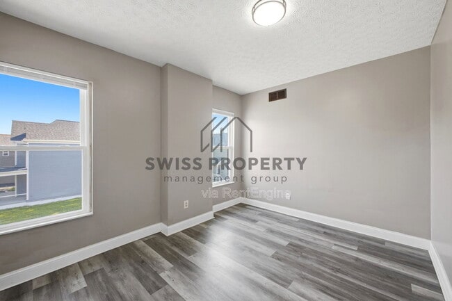 Building Photo - 391 St Clair Ave
