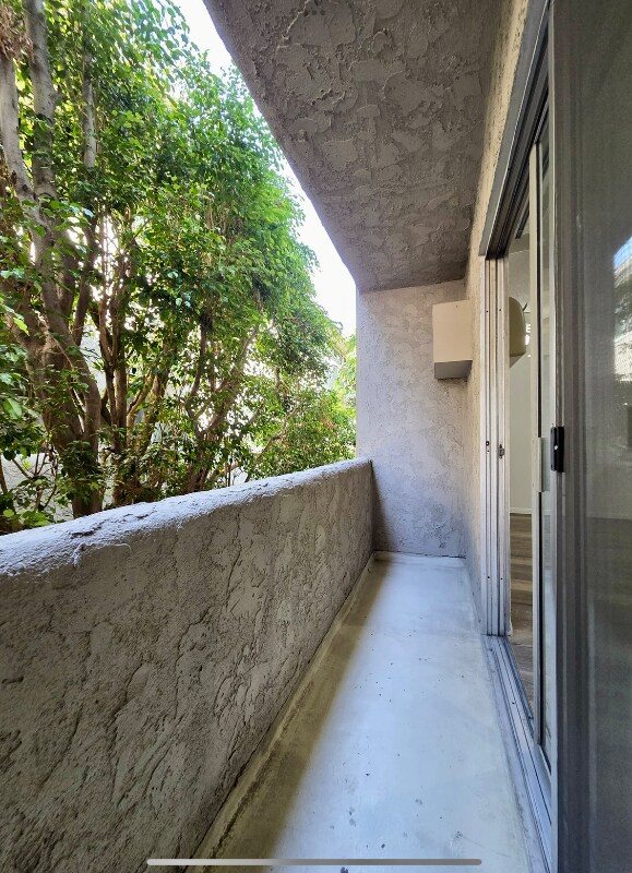 Building Photo - 3861 Mentone Ave