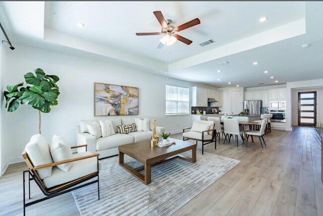 Building Photo - 1040 Villa Rialto View