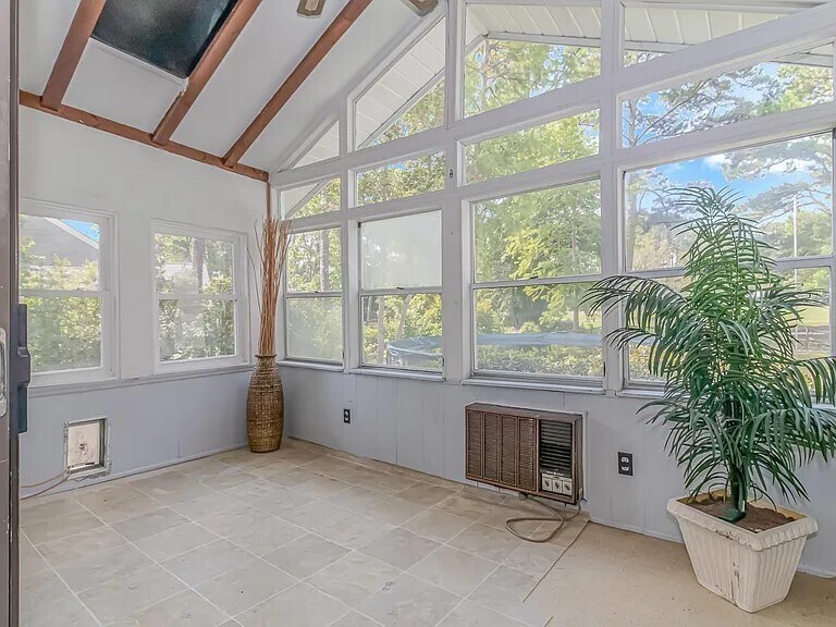 3 season enclosed porch - 163 Parkview Dr