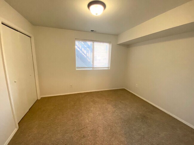 Building Photo - Flexible lease terms! Move in Special!  Wa...
