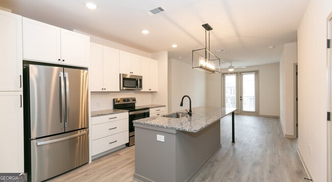 Building Photo - 2250 Oak Rd SW