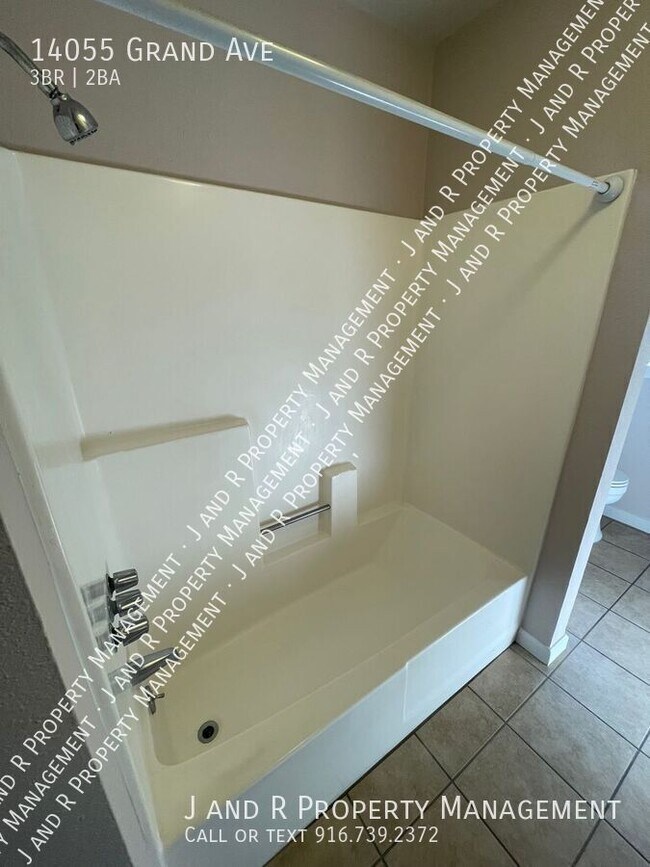 Building Photo - 14055 Grand Ave