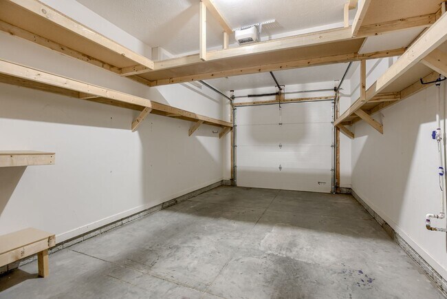 Building Photo - Must See Condo!!