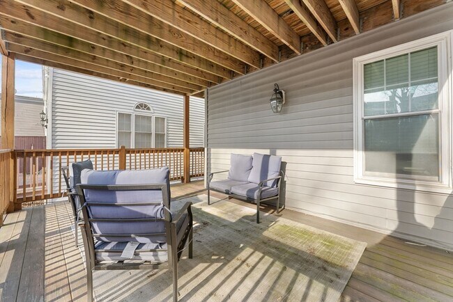 Building Photo - 619 E 3rd St